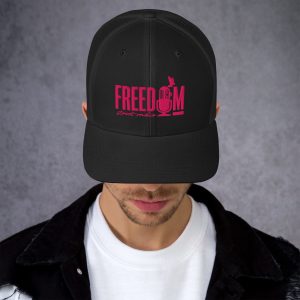 Cappellino con visiera e scritta Freedom